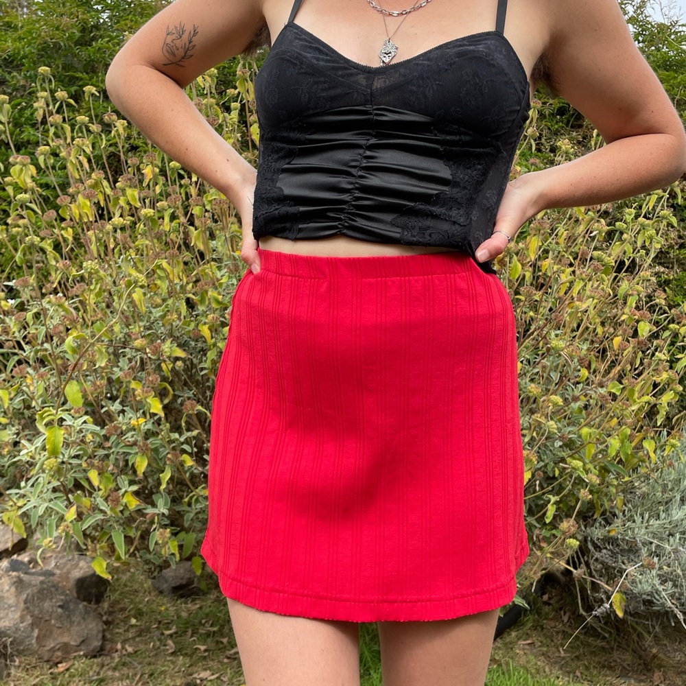 Fun, sexy & mad comfy red mini-skirt💋